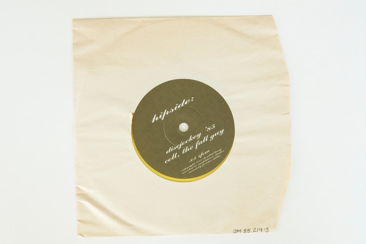 EP-skiva av gul vinyl med brun pappersetikett, i omslag av styvt papper och innerpåse av tunnt papper. Inne i skivfodralet finns ett löst vikt pappersark med uppgifter om produktionen.

Låtlista
Hipside:
1. Discjockey '85
2. Colt, the fall guy
Flipside:
1. Lander
2. In cace of playback

JM 55214:1, Skiva
JM 55214:2, Omslag
JM 55214:3: Innerpåse
JM 55314:4, Vikt papper