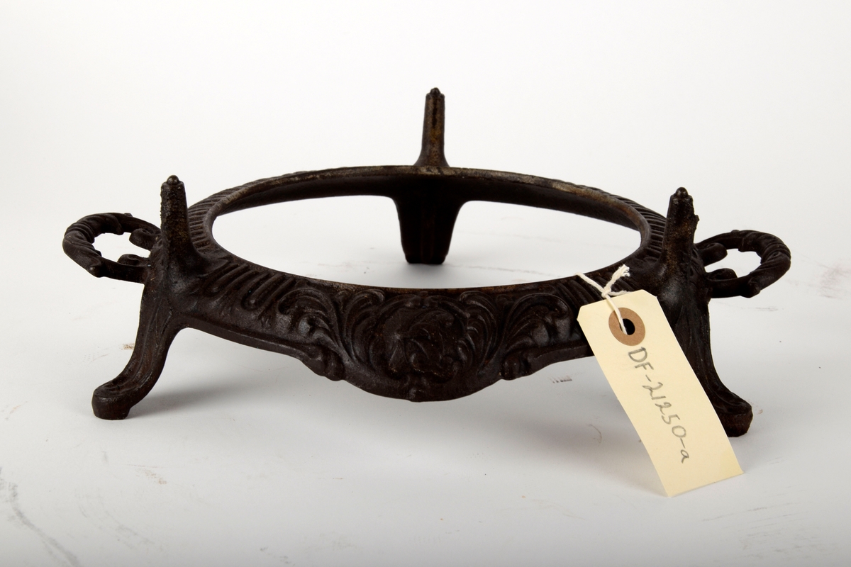 Kokeapparat med tre veker, drives på parafin.