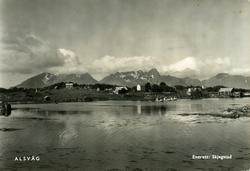 Alsvåg i Øksnes sett fra sjøen.