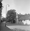 Linköpings länscellfängelse sett från Storgatan. Dokumentation av Östergötlands museum inför nedläggelsen 1946. Anläggningen togs i drift 1846 och var det första cellfängelse som uppfördes som ett resultat av den fängelsereform som beslutats vid 1844 års riksdag. Fängelset kom vidare att i mindre skala åter tas i bruk 1957, men lades slutligen ned 1966 för att rivas 1969.