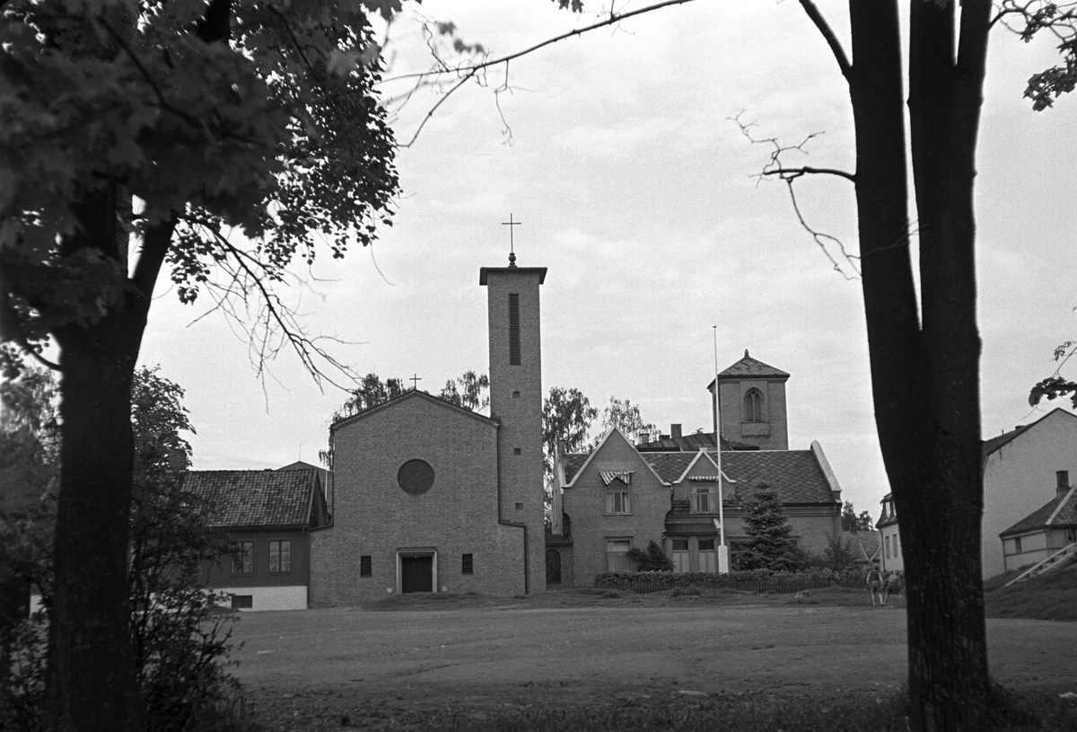 Sigrid Undset er død. Sankt Thorfinn katolske kirke på Hamar som Sigrid Undset besøkte.