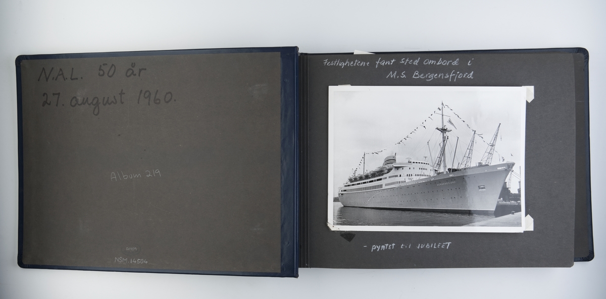 Album med fotografier fra NALs 50-års jubileum ombord i M/S 'Bergensfjord'