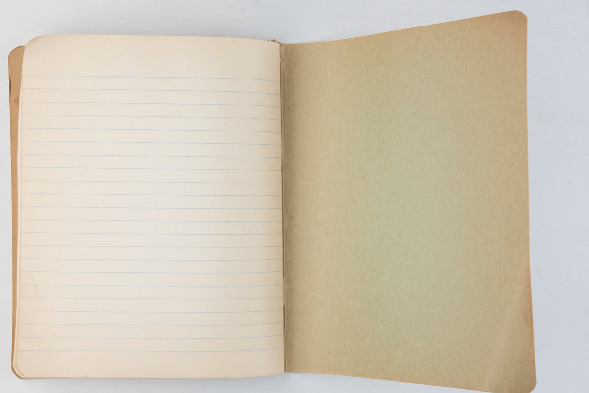 Album med 63 fotografier fra Båtsportens dag og Oslo seilforenings vårregatta.