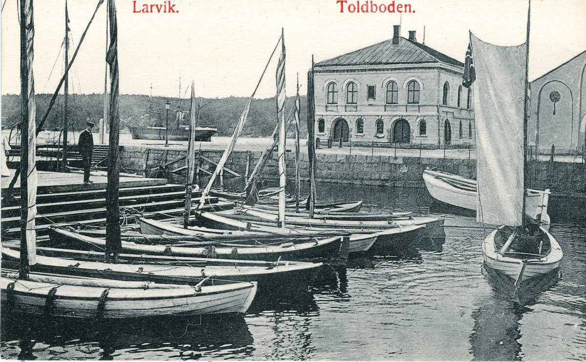 Larvik Tollbod, Pakkhuset til høyre