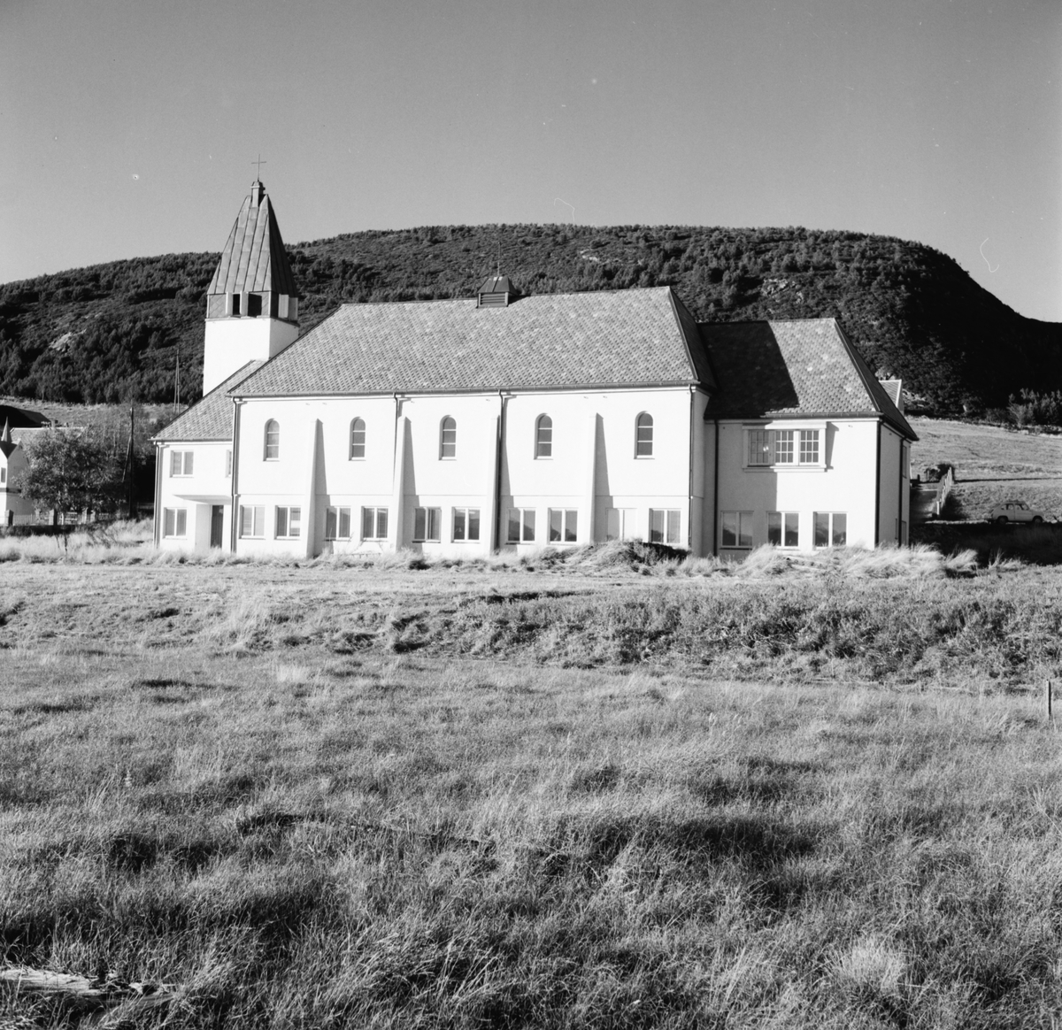 Prospektfotografier av Valderøy kirke.