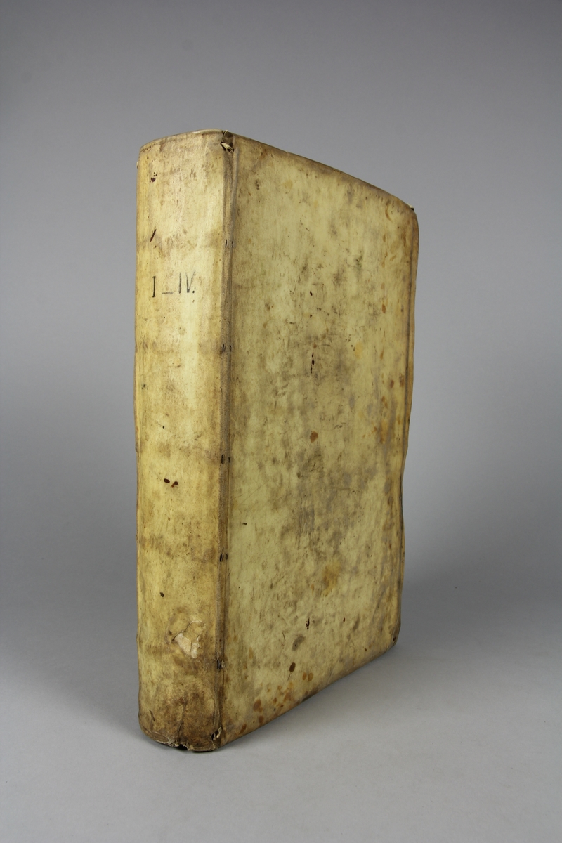 Bok "Locorum theologicorum cum pro adstruenda veritate", del 1. Pergamentband, nött och missfärgat.