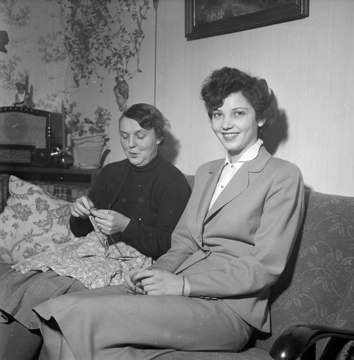Skuespillerinne Christina Lundquist besøker Sigrid og Olaf Olsen på Lilleby
