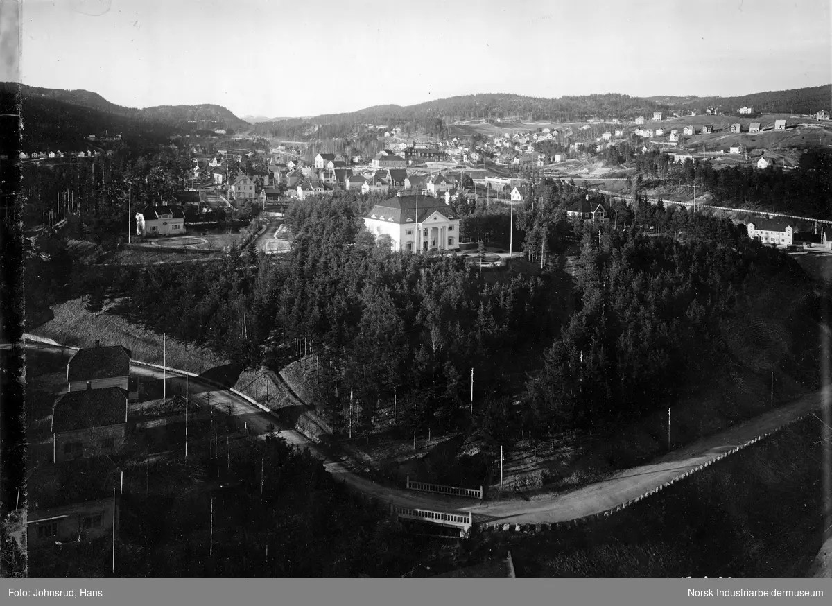 Admini og Villamoen fra luftinntakstårn Hydrotårnet ("Minareten").