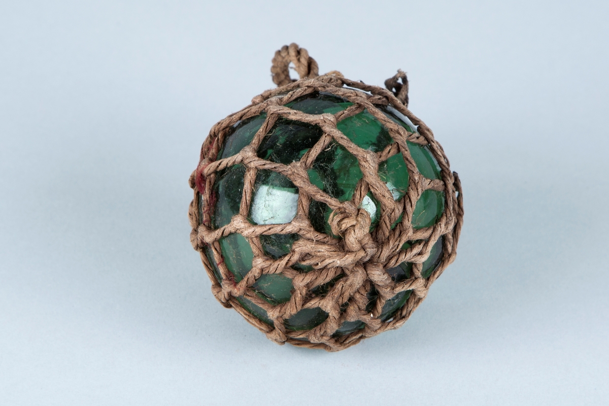 Glasskule innbundet med hamptau.
Tradisjonell utgave.
Oppdrift for torskegarn.