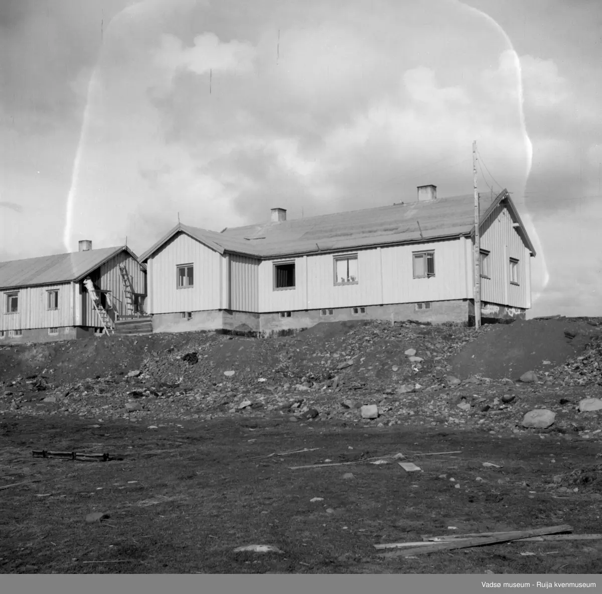Vadsø. Eneboliger i Grensen, ble også kalt "Raet". Bildet er tatt mot nord.