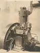 Encylindrig vertikal dieselmotor. 