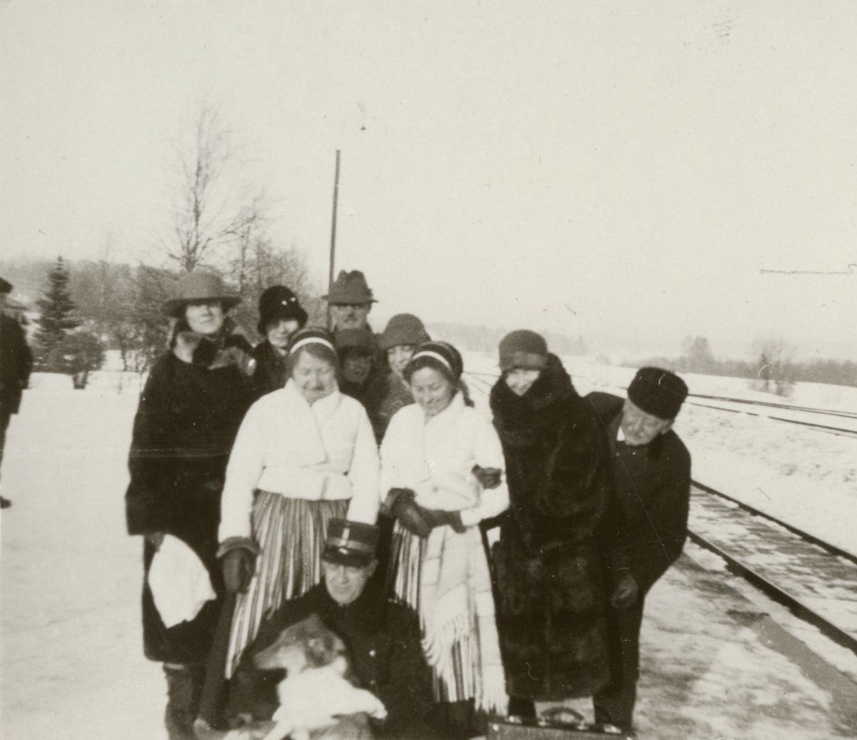 Text i fotoalbum: "I 27:s vinterövningar i Leksand 31/1-5/2 1927".