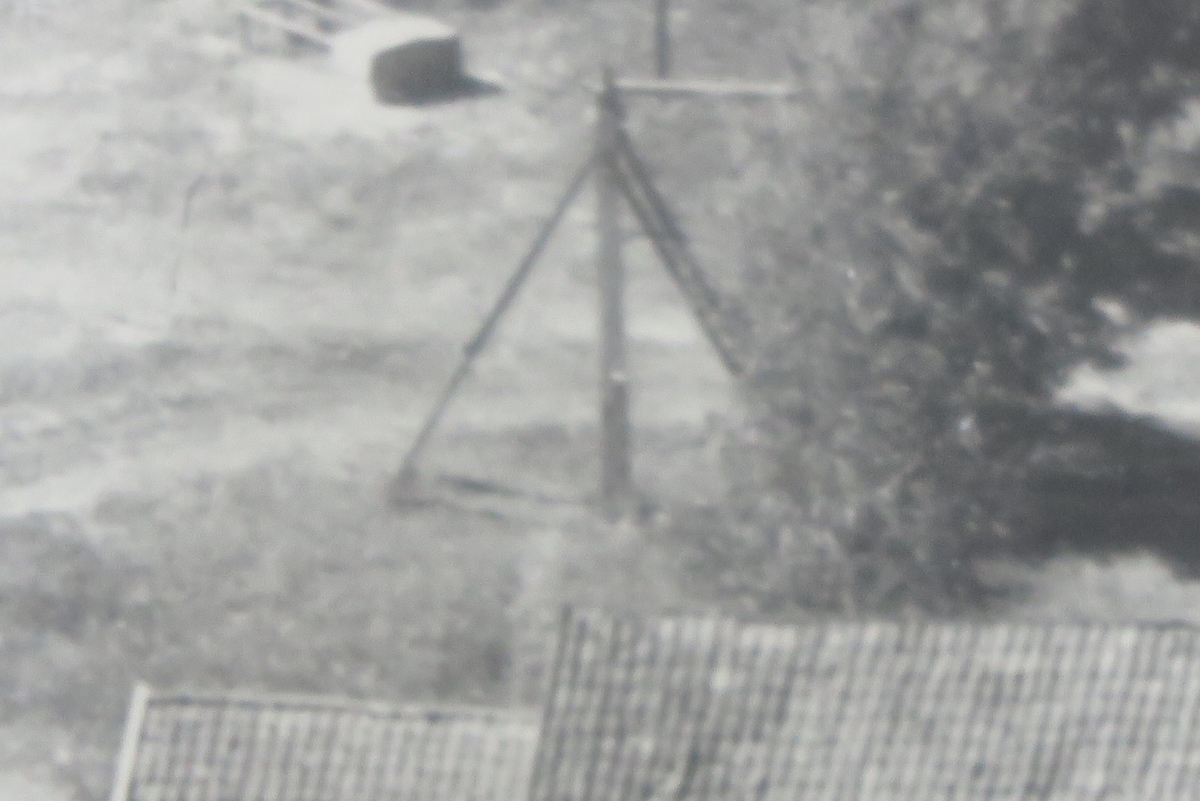 På Nashaug finnes det ikke noe klokketårn i dag, men fram til ut på 1950-tallet hang klokka i et stativ i tunet. Det forrige klokketårnet brant ned i 1897 som følge av at stallgutten skulle tømme asken i en av ovnene i drengestua. Det utviklet seg en brann som siden tok med seg hele bygningen. Det som var igjen av den gamle klokka ble tatt vare på og smeltet om til det som i dag er klokka på gården. Istedenfor et tradisjonelt klokketårn ble klokka plassert i et klokkestativ i tunet.