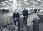 Varuhuschefen John Erik Östrand till vänster.
VD Olof Svensson till höger.
Invigningen av Domusvaruhuset den 10/9 1964.