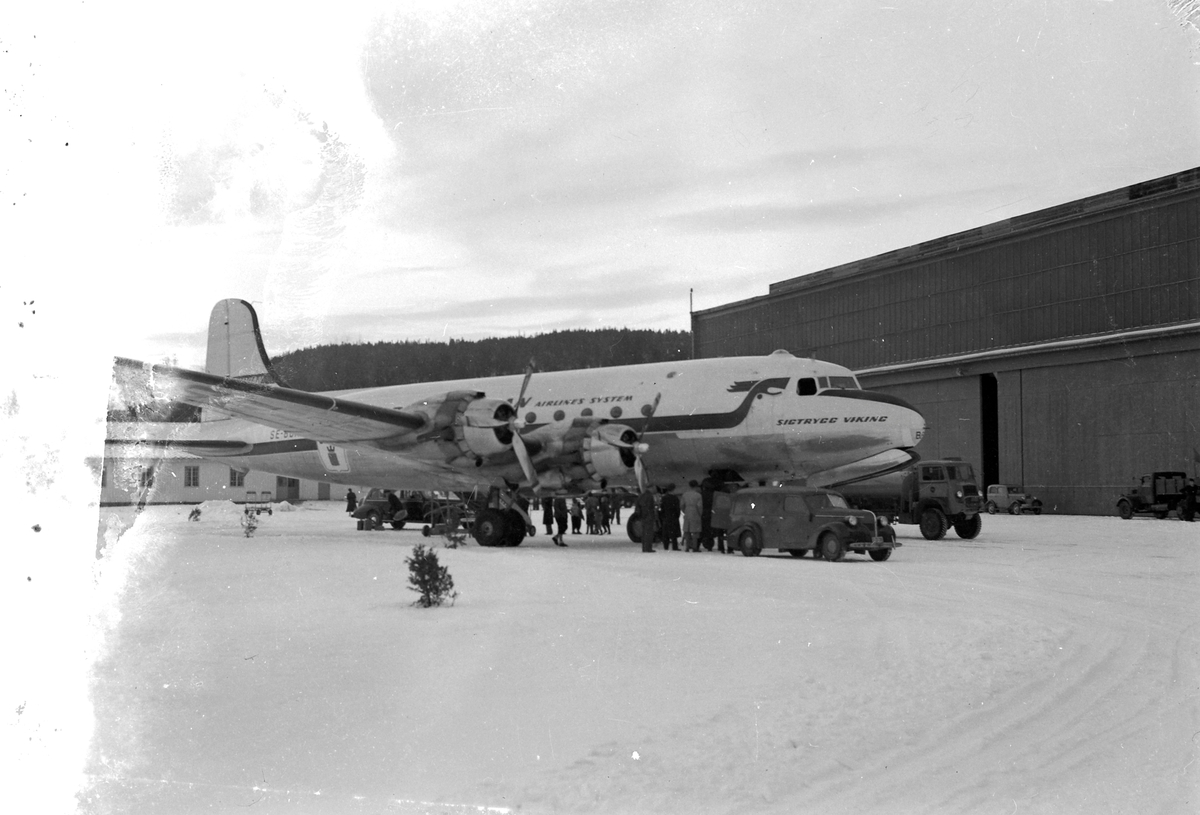 Juleflyet lander på Værnes 21.12.1952