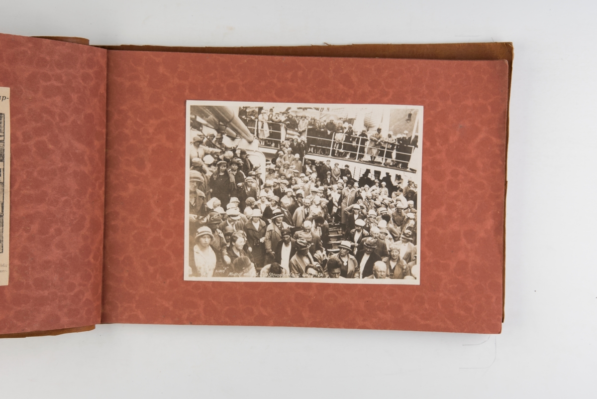 Album med fotografier av S/S 'Stavangerfjord' Nordkapptur 1926.