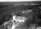 Flygfoto över Burseryds kyrka i Gislaveds kommun. Nr. H. 2000.