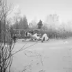 Flygplan Gloster Gladiator gul K vid F 19, Svenska frivilligkåren i Finland. Vy snett bakifrån.