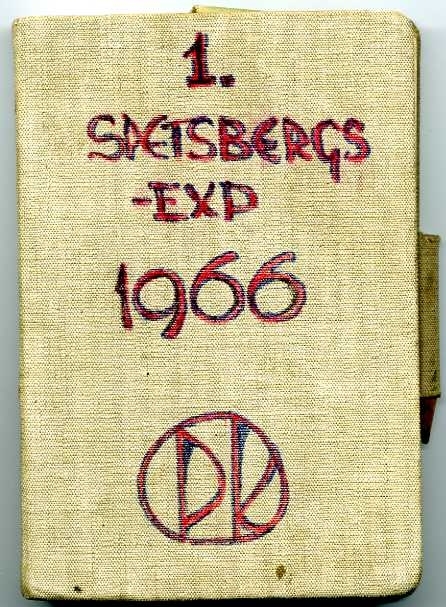 Elva dagböcker med hårda linnepärmar samt blå respektive svarta vaxpärmar: "Björnöya 1965", "Spetsbergsexpeditionen 1966", numrerade 1-4, "Svalbard 1967", tre böcker "Edgeöya 1967" med tunt häfte "Förteckning över prover: Edgeöya -67 P.K." och "Spetsbergen 1969". Fyra av dagböckerna med penna. Samt 3 st avvägningsböcker med hård grön vaxpärm från expeditionerna 1966, -67 och -69.
Dagböckerna ligger in kvadratisk arkivlåda märkt "Kartor, fältdagböcker, Exp-69 Kartor"