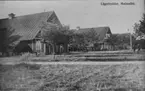 Exteriör av lägerhyddor vid livgrenadjärregementet i Malmslätt. Avfotografering av vykort.