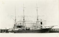 Bark 'Alpha' (b.1866) liggende til kai i Plymouth