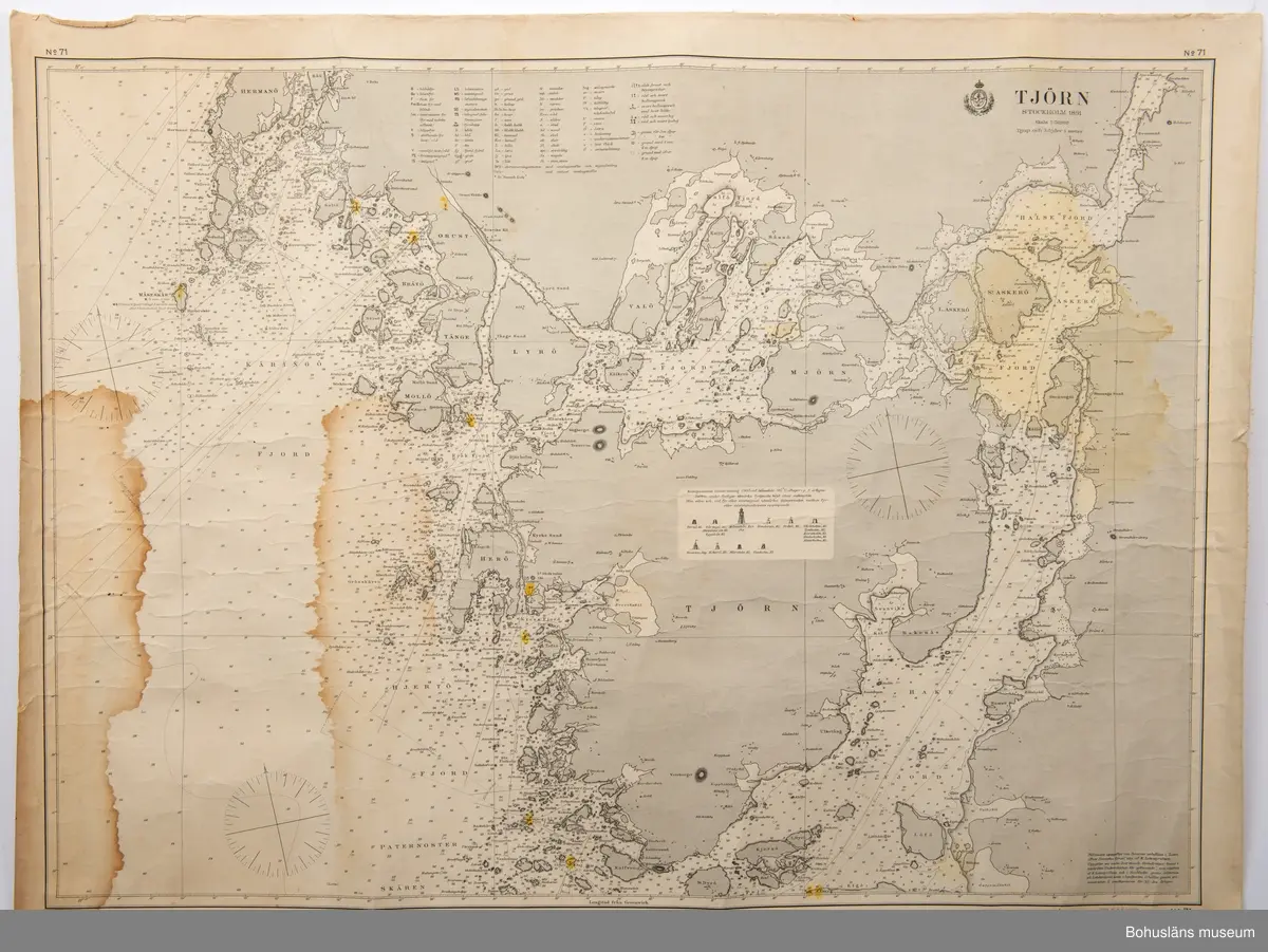 Sjökort Tjörn. Tryckt Stockholm 1891. Graverad A. N. Lundh. 
Sjökortet använts ombord på  Ångbåts AB Bohuslänska Kustens båtar. 
På utsidan anteckning: "Charles Thorburn", fader till givaren, men även namnet på ett av företagets fartyg.
Vattenskada.