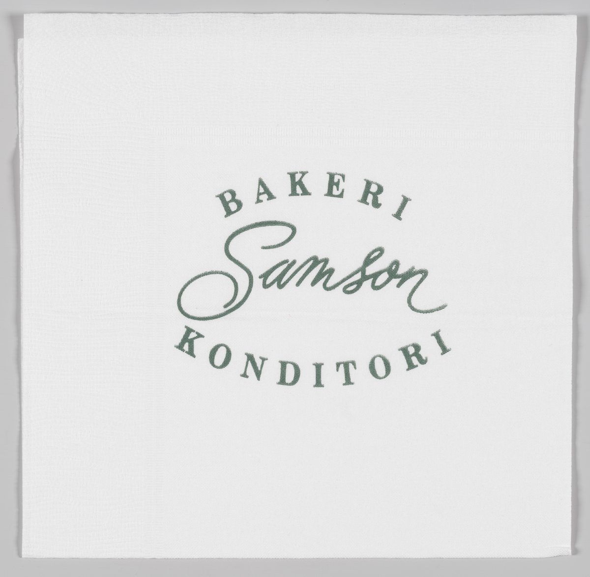 Reklametekst for Baker Samson

Wilhelm Bismark Samson startet sitt første bakeri i 1894 på Egertorget i Kristiania.

Reklame for Samson på serviettene MIA.00007-004-0001 til MIA.00007-004-0006