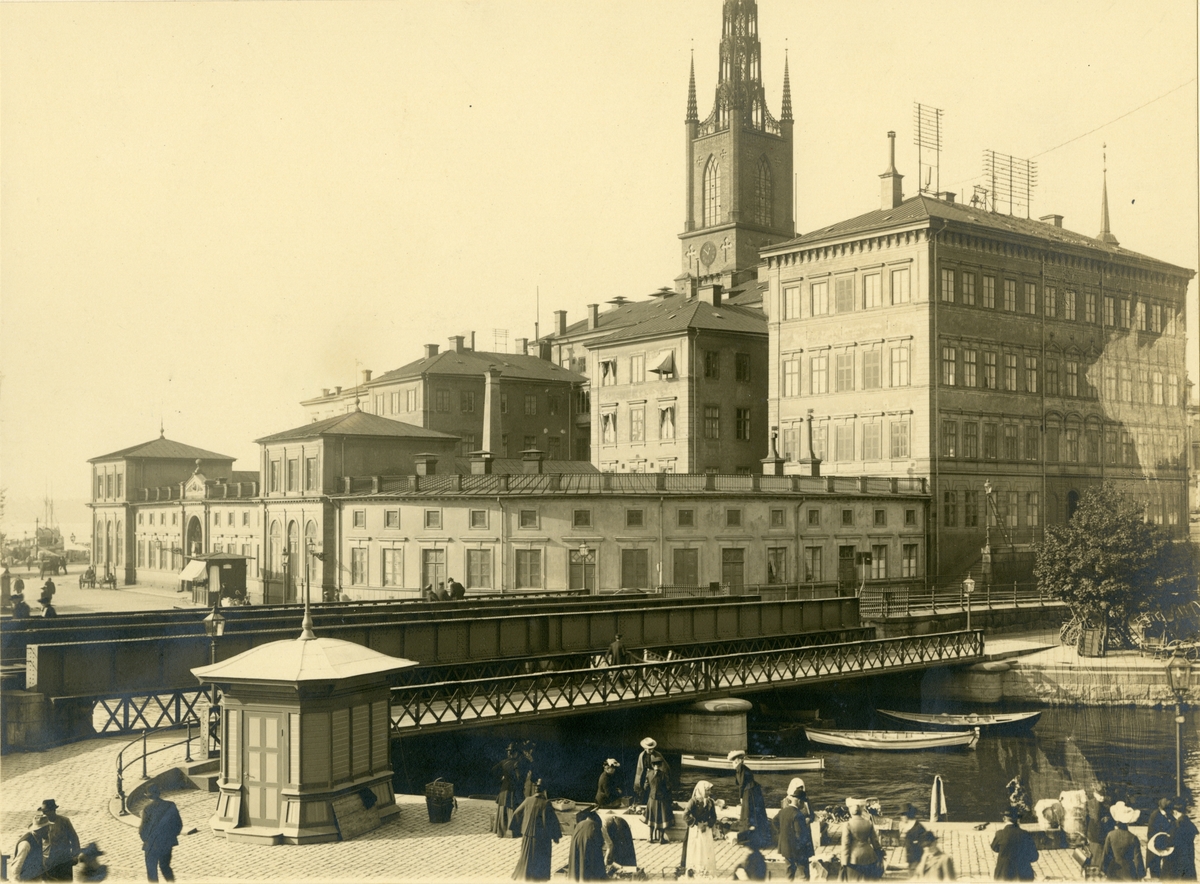 Järnvägsbron över Riddarholmskanalen.