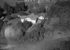 Flygfoto över Herrgården Riddersberg i Rogberga socken, Jönköpings kommun. Nr K 206.