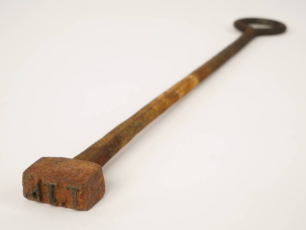 Svijern av metall . Svimerke  " T.Td  "