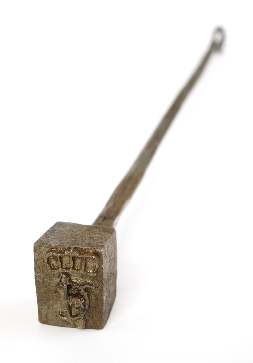 Svijern av metall . Svimerke  " Krone O 1 "