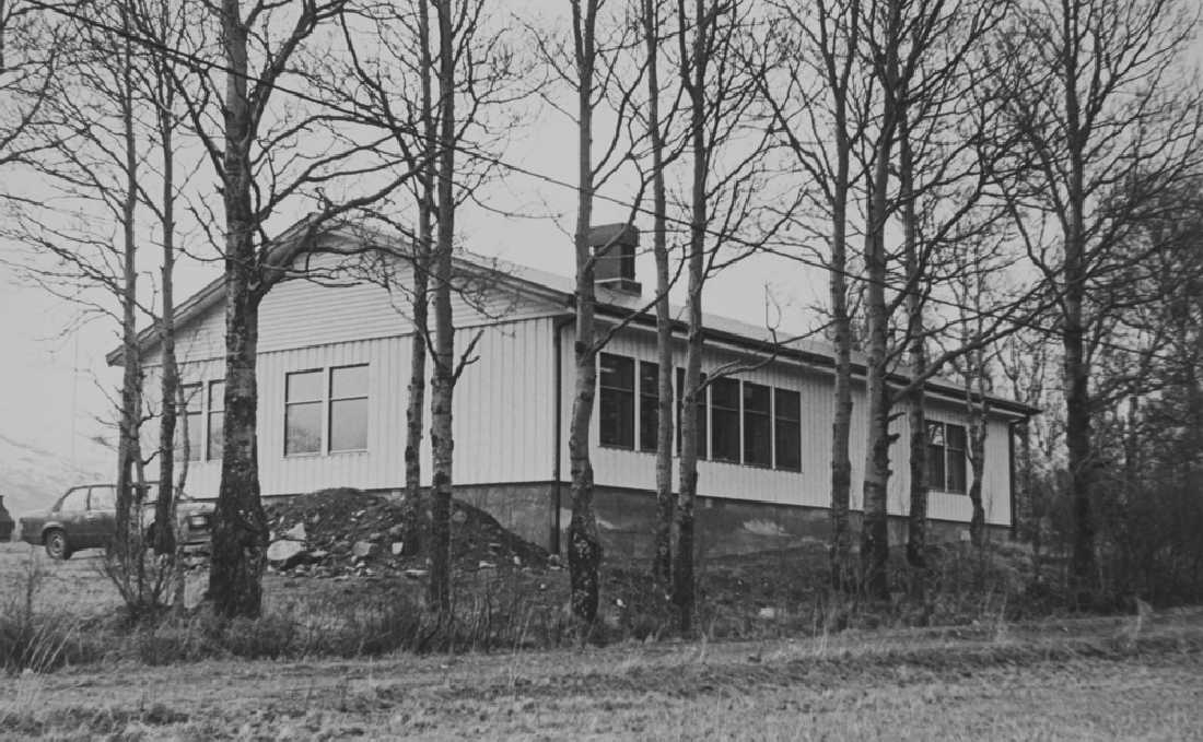 Leirfjord, Levang. Skolehuset i Levang (nå Sørlandet oppvekstsenter).