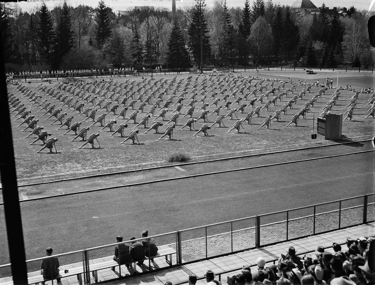Gymnastikuppvisning vid återinvigningen av Studenternas Idrottsplats