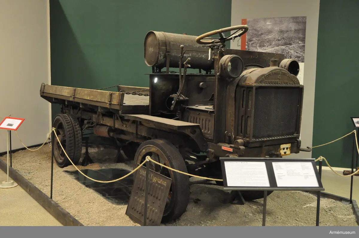 Grupp F. VI b.
4-hjulsdriven "lastbil" märkt "Stockholms Tygstation" 1920-talet.

