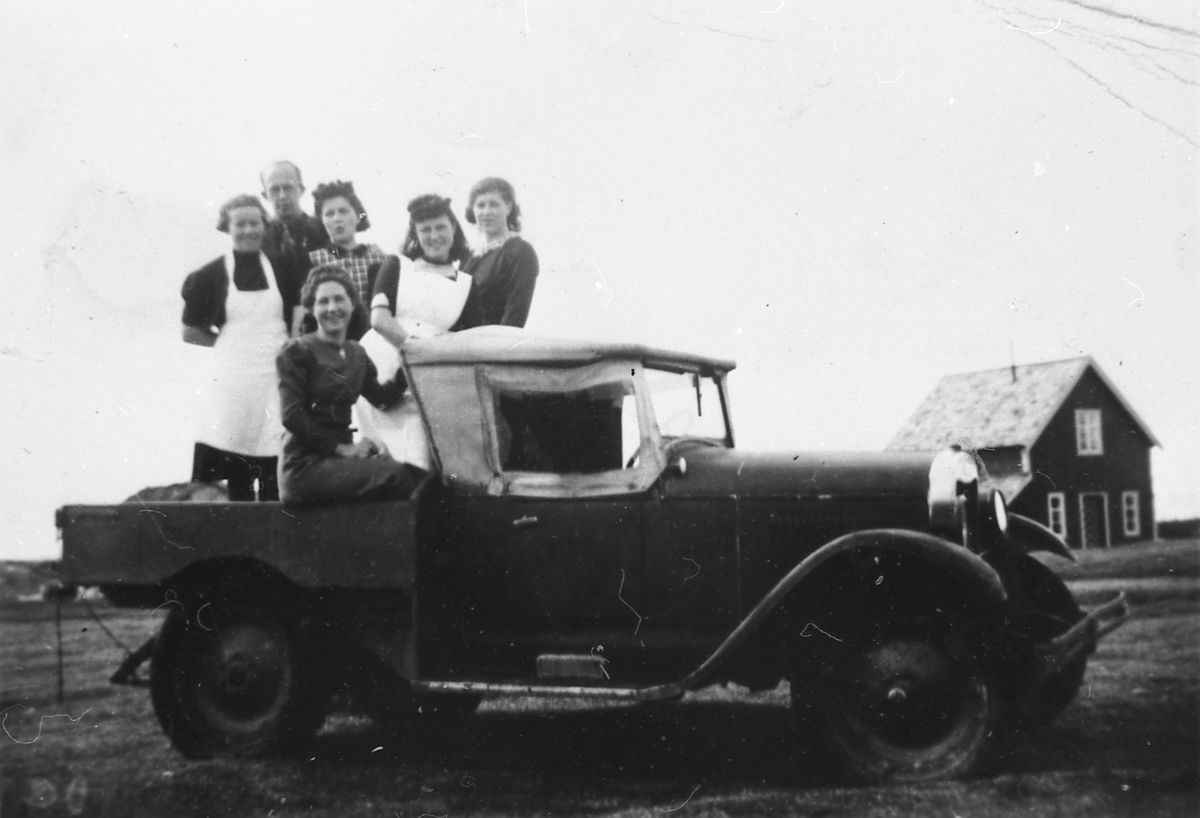Lastebil på Hofsøya. Tranøy 1942