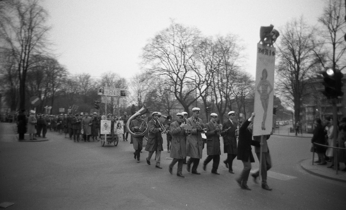 Studentexamen - hämtning av student Doris Funcke vid Högre allmänna läroverket, Uppsala 1962