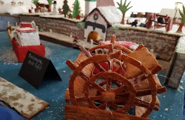 Gamlebybroa i pepperkake.