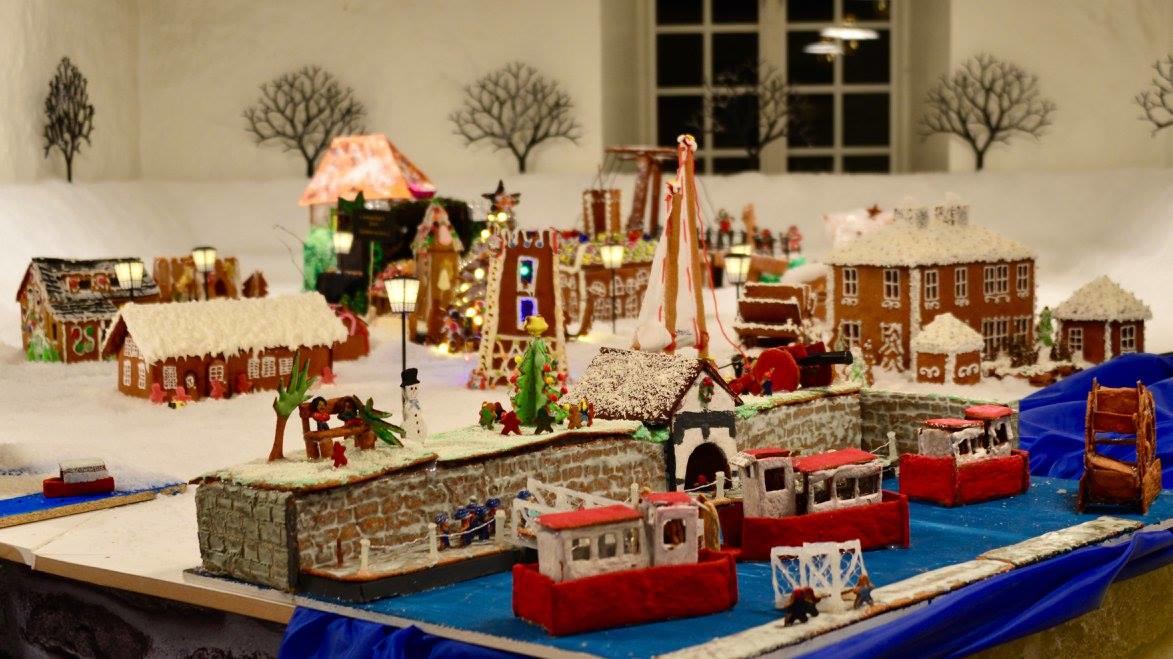 Gamlebybroa i pepperkake.