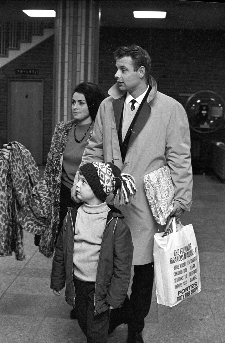 Serie. Sjøfolk i land.
Fotografert: jan/febr. 69, okt. 67.