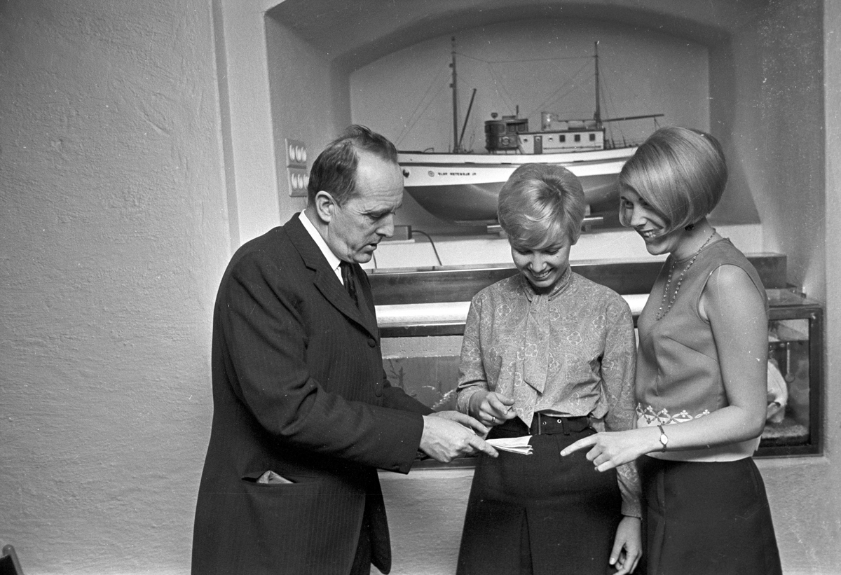 Serie. Sjøfolk i land.
Fotografert: jan/febr. 69, okt. 67.