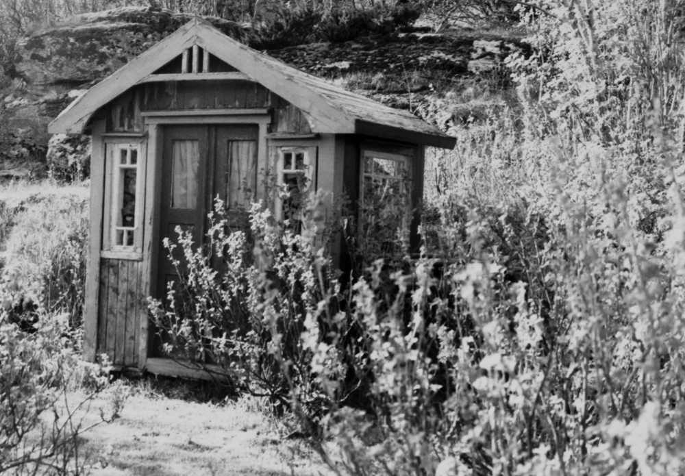 Leirfjord, Angersnes. Bygninger på gården Angersnes. Lite hus.