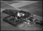 Flygfoto över Skultuna kyrka