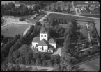 Flygfoto över Västerfärnebo kyrka