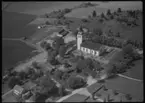 Flygfoto över Dingtuna kyrka