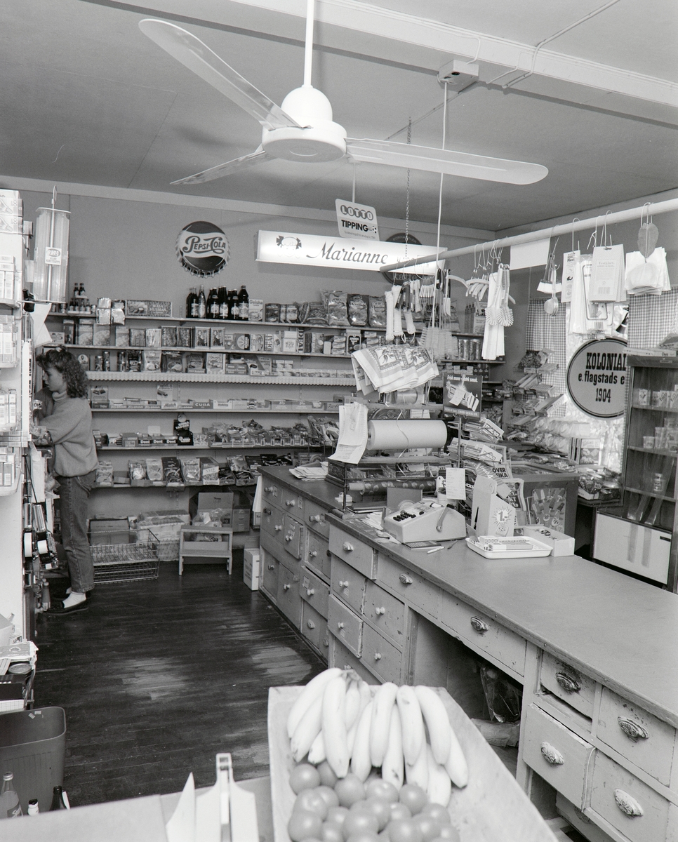 E. Flagstads Eftf, Brugata 32, Hamar, interiør, kolonialforretning, nedlagt 1988.
