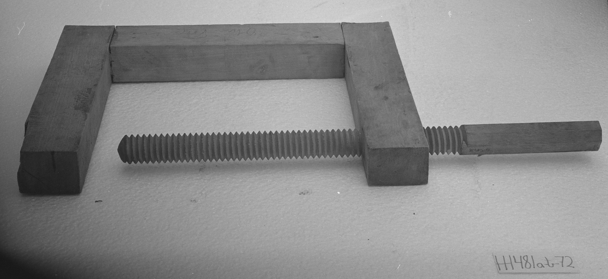 HH.1972-0481 A= Tvinge
HH.1972-0481 B= Skrue