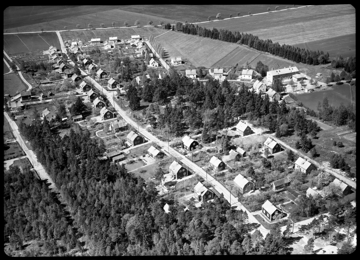 Flygfoto över stadsdel Böseberg, Tillberga.