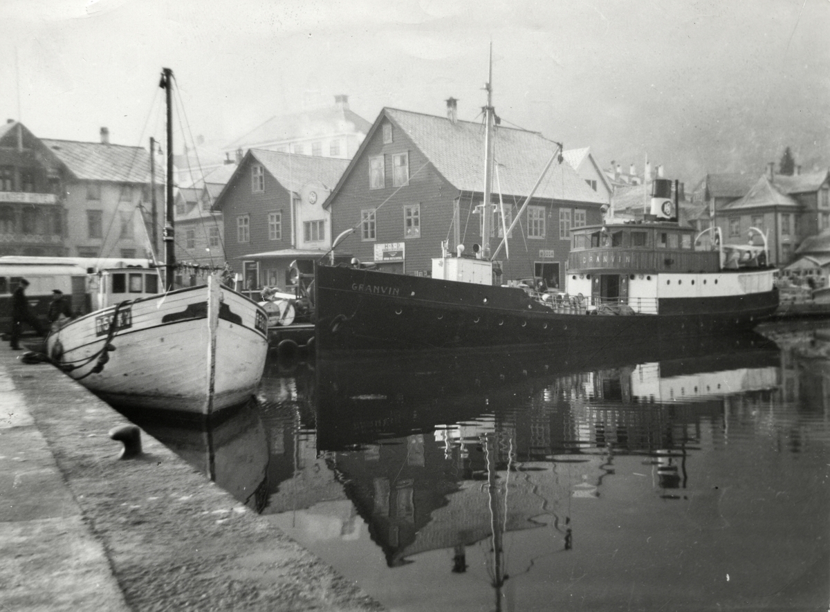 Båter ved HSD-kaien i Odda.