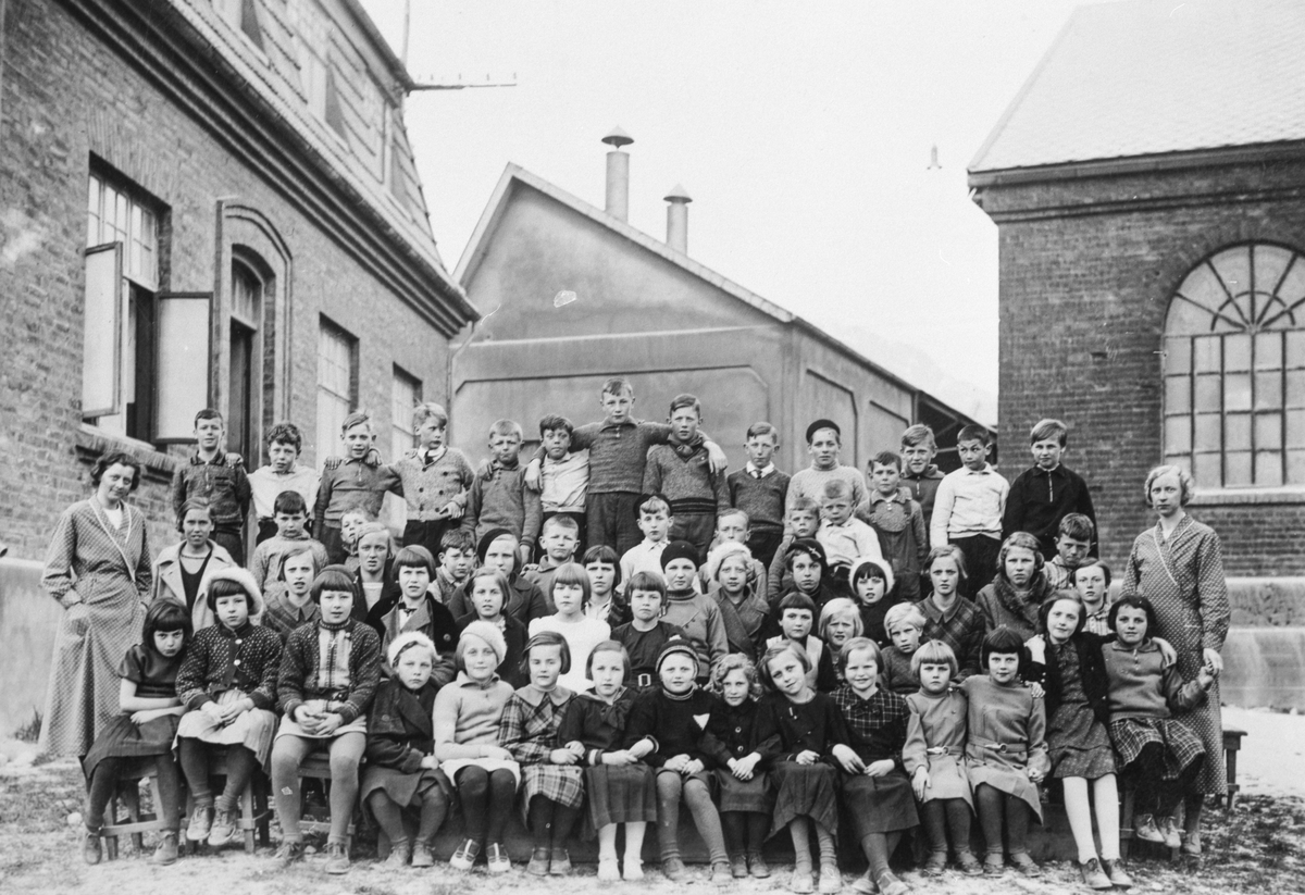 Arbeidsstove for barn på fabrikkområdet.