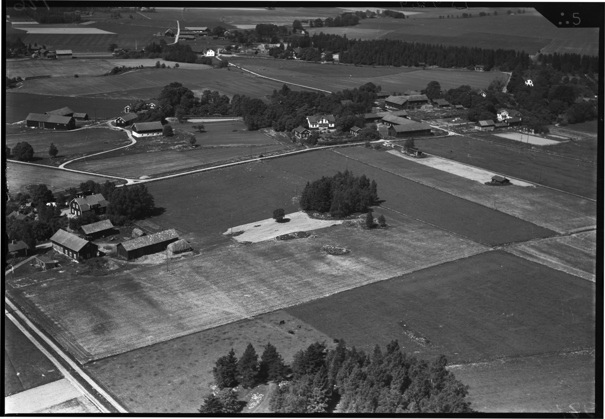 Flygfoto över Vad, Kumla, Sala